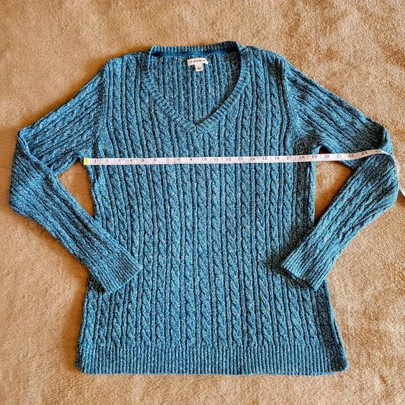 Croft & Barrow V-Neck Cable Knit Sweater - Picture 3 of 4